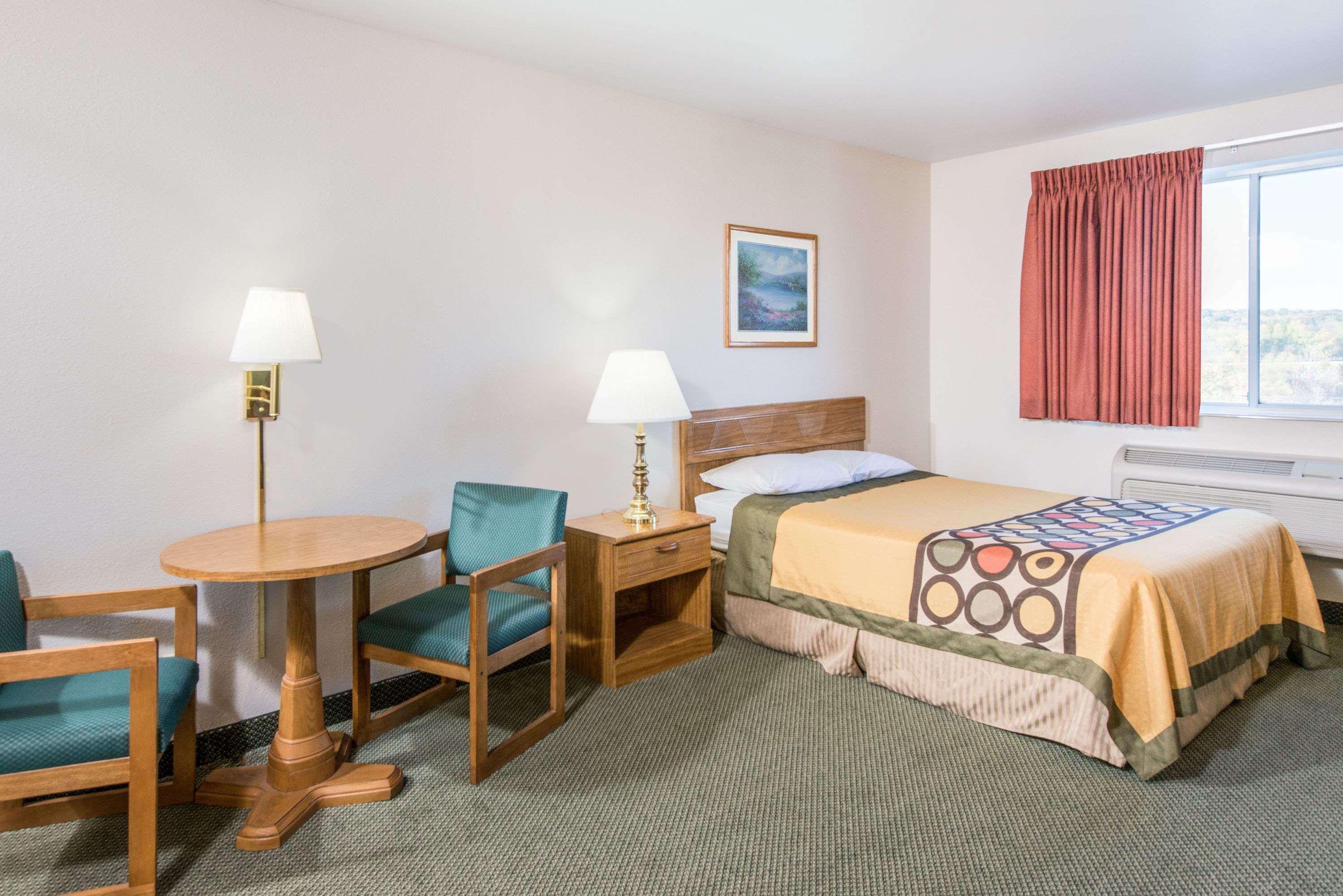 Super 8 By Wyndham West Middlesex/Sharon Area Hotel Exterior foto